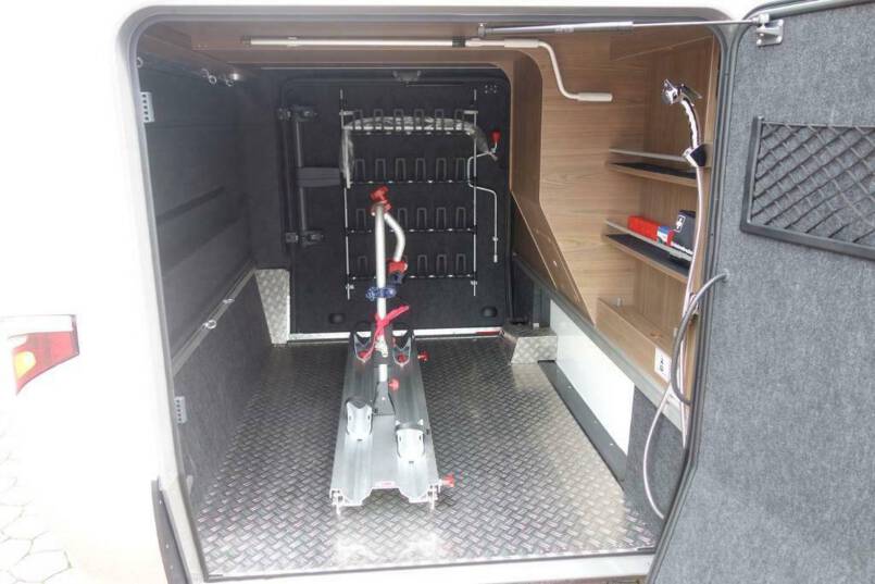 Hymer B 704 SL SupremeLine AUTOMAAT, 180 pk, Crystal-zilver metallic, 2 aparte bedden 10