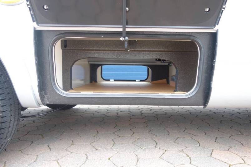 Hymer B 704 SL SupremeLine AUTOMAAT, 180 pk, Crystal-zilver metallic, 2 aparte bedden 24