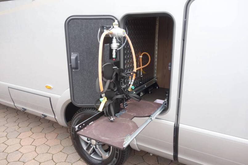 Hymer B 704 SL SupremeLine AUTOMAAT, 180 pk, Crystal-zilver metallic, 2 aparte bedden 27