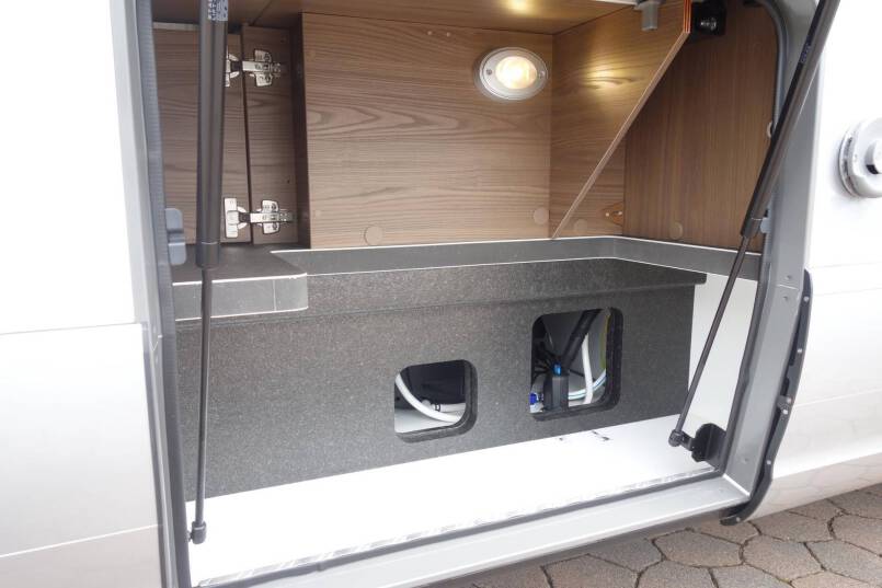 Hymer B 704 SL SupremeLine AUTOMAAT, 180 pk, Crystal-zilver metallic, 2 aparte bedden 29