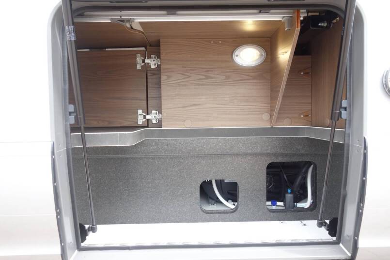 Hymer B 704 SL SupremeLine AUTOMAAT, 180 pk, Crystal-zilver metallic, 2 aparte bedden 30