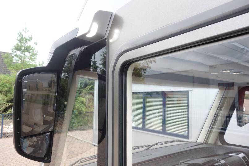 Hymer B 704 SL SupremeLine AUTOMAAT, 180 pk, Crystal-zilver metallic, 2 aparte bedden 31
