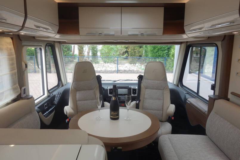 Hymer B 704 SL SupremeLine AUTOMAAT, 180 pk, Crystal-zilver metallic, 2 aparte bedden 44