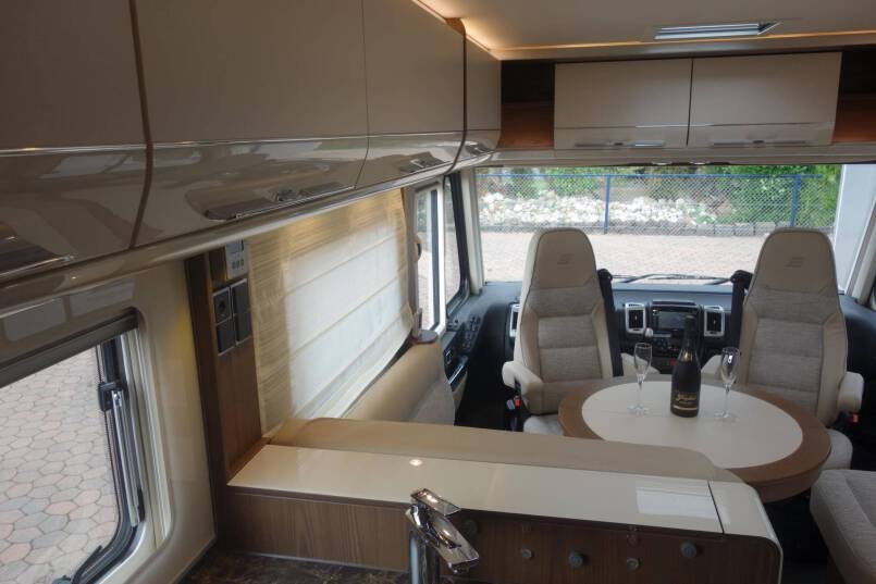 Hymer B 704 SL SupremeLine AUTOMAAT, 180 pk, Crystal-zilver metallic, 2 aparte bedden 45