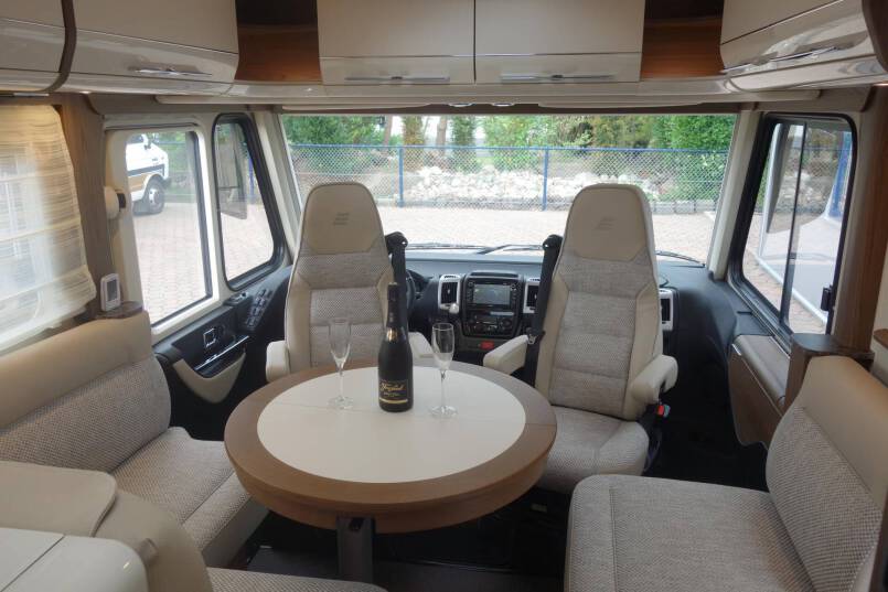 Hymer B 704 SL SupremeLine AUTOMAAT, 180 pk, Crystal-zilver metallic, 2 aparte bedden 46