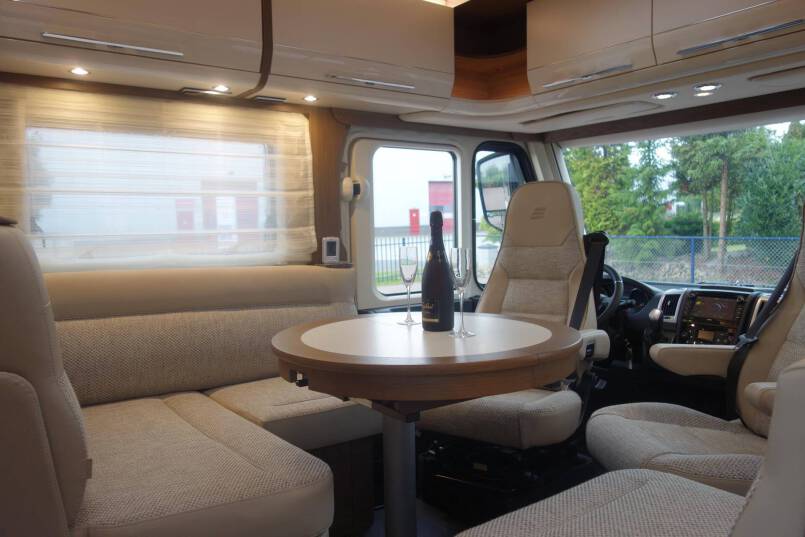 Hymer B 704 SL SupremeLine AUTOMAAT, 180 pk, Crystal-zilver metallic, 2 aparte bedden 47