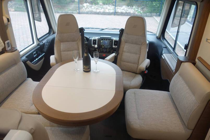Hymer B 704 SL SupremeLine AUTOMAAT, 180 pk, Crystal-zilver metallic, 2 aparte bedden 50