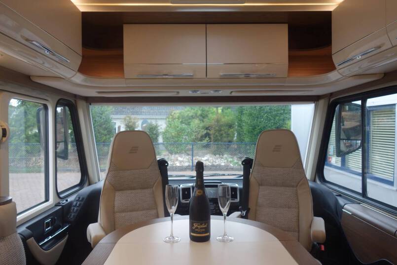 Hymer B 704 SL SupremeLine AUTOMAAT, 180 pk, Crystal-zilver metallic, 2 aparte bedden 53