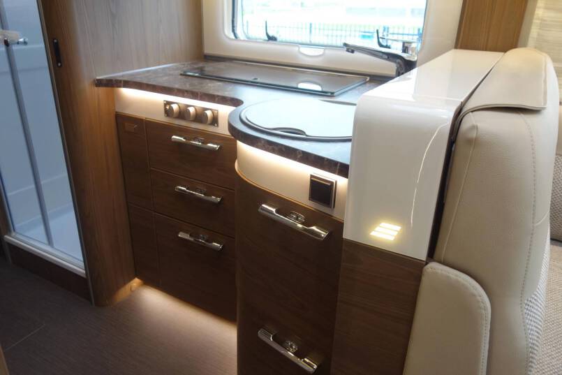 Hymer B 704 SL SupremeLine AUTOMAAT, 180 pk, Crystal-zilver metallic, 2 aparte bedden 63