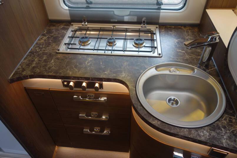 Hymer B 704 SL SupremeLine AUTOMAAT, 180 pk, Crystal-zilver metallic, 2 aparte bedden 65