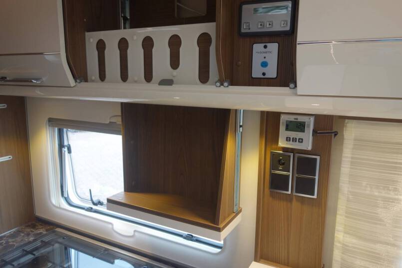 Hymer B 704 SL SupremeLine AUTOMAAT, 180 pk, Crystal-zilver metallic, 2 aparte bedden 66