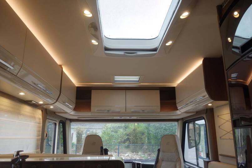 Hymer B 704 SL SupremeLine AUTOMAAT, 180 pk, Crystal-zilver metallic, 2 aparte bedden 67