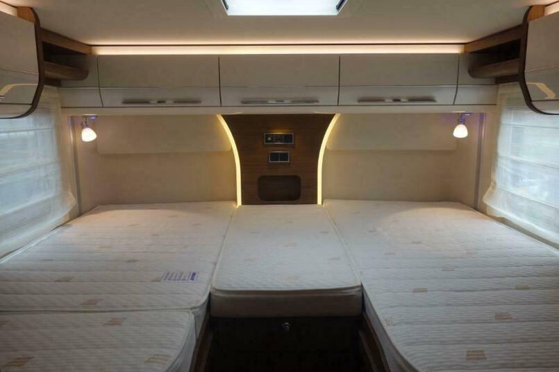 Hymer B 704 SL SupremeLine AUTOMAAT, 180 pk, Crystal-zilver metallic, 2 aparte bedden 6
