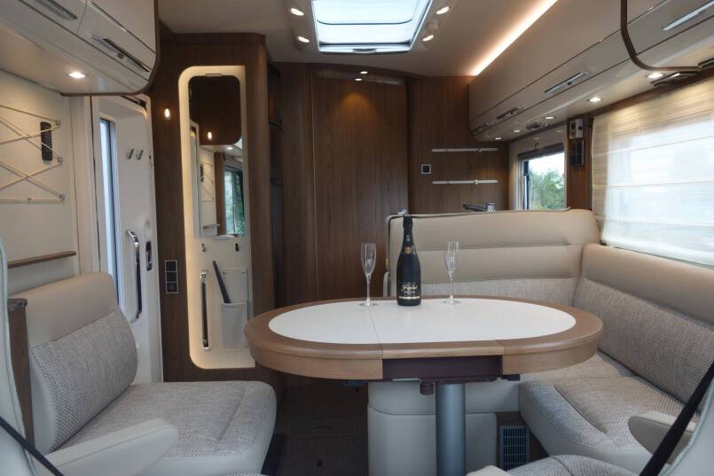 Hymer B 704 SL SupremeLine AUTOMAAT, 180 pk, Crystal-zilver metallic, 2 aparte bedden 68
