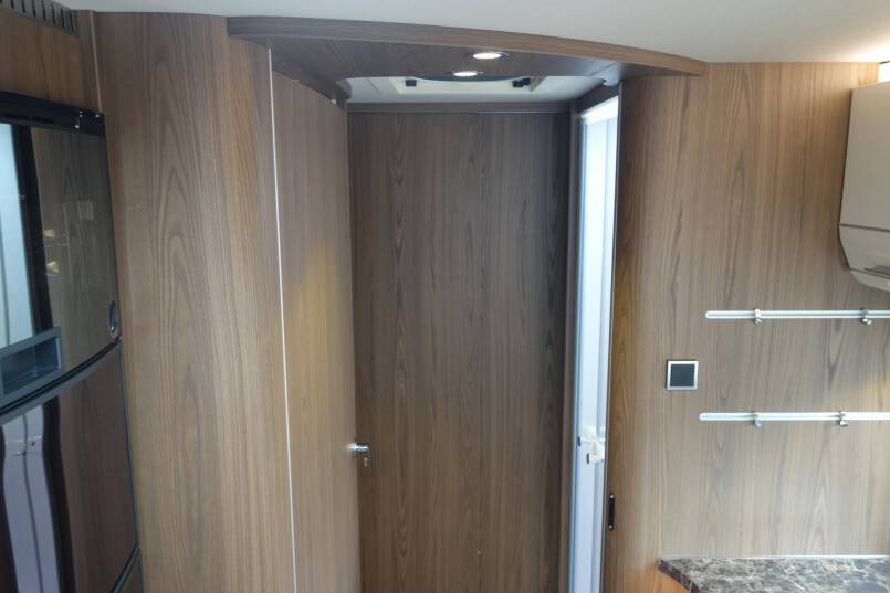 Hymer B 704 SL SupremeLine AUTOMAAT, 180 pk, Crystal-zilver metallic, 2 aparte bedden 69