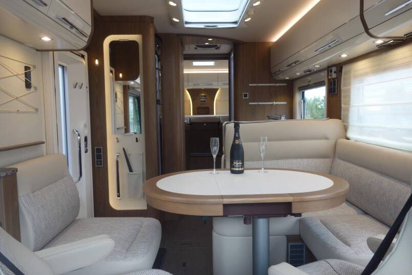 Hymer B 704 SL SupremeLine AUTOMAAT, 180 pk, Crystal-zilver metallic, 2 aparte bedden 70