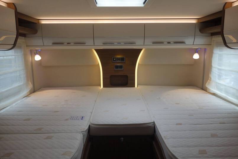 Hymer B 704 SL SupremeLine AUTOMAAT, 180 pk, Crystal-zilver metallic, 2 aparte bedden 71