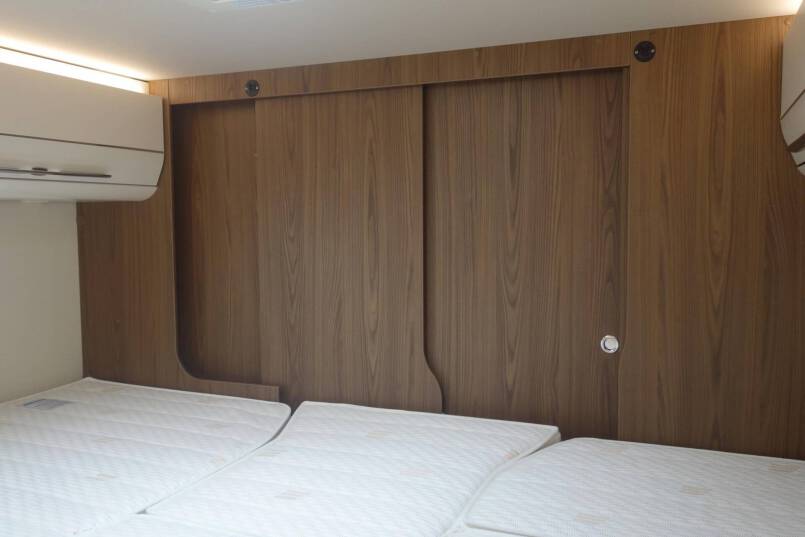 Hymer B 704 SL SupremeLine AUTOMAAT, 180 pk, Crystal-zilver metallic, 2 aparte bedden 73