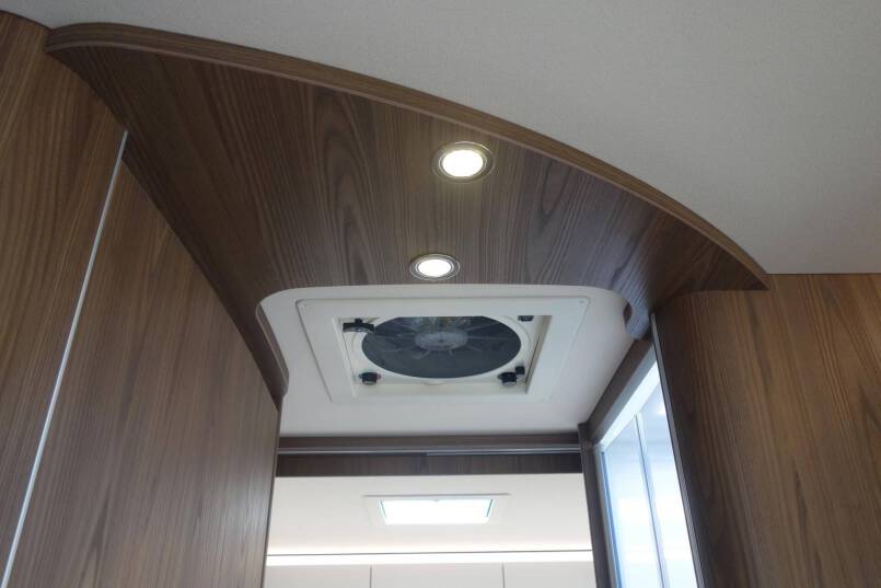 Hymer B 704 SL SupremeLine AUTOMAAT, 180 pk, Crystal-zilver metallic, 2 aparte bedden 79