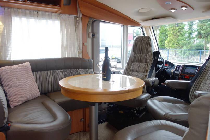 Hymer B 588 AUTOMAAT 180 PK, 2 aparte bedden, garage 10