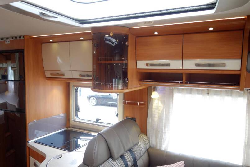 Hymer B 588 AUTOMAAT 180 PK, 2 aparte bedden, garage 14