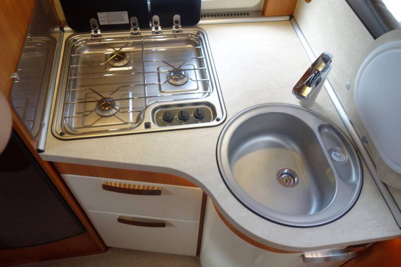 Hymer B 588 AUTOMAAT 180 PK, 2 aparte bedden, garage 15