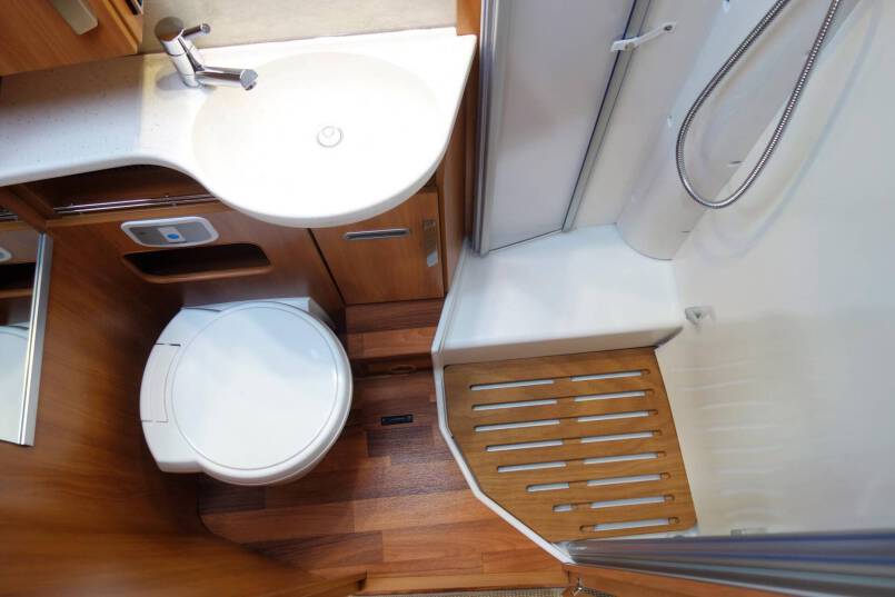 Hymer B 588 AUTOMAAT 180 PK, 2 aparte bedden, garage 21