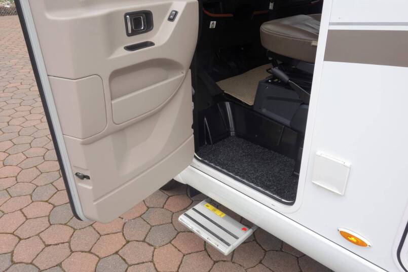 Hymer B 588 AUTOMAAT 180 PK, 2 aparte bedden, garage 6