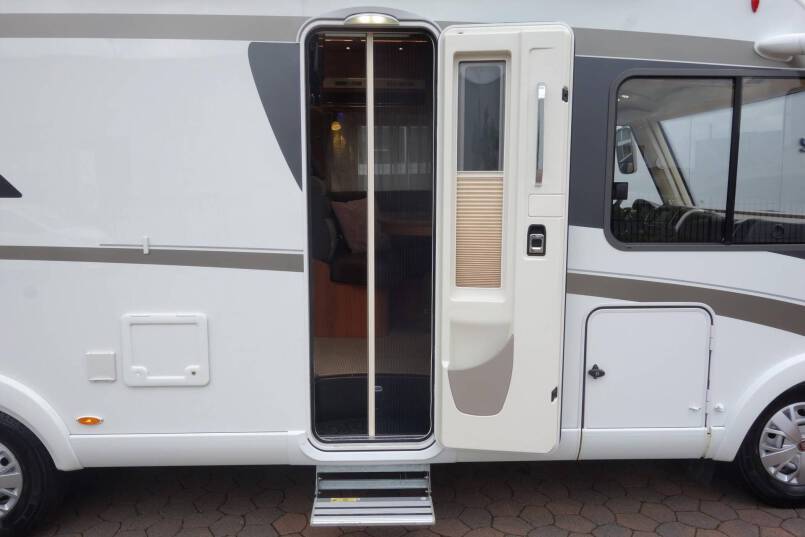 Hymer B 588 AUTOMAAT 180 PK, 2 aparte bedden, garage 7