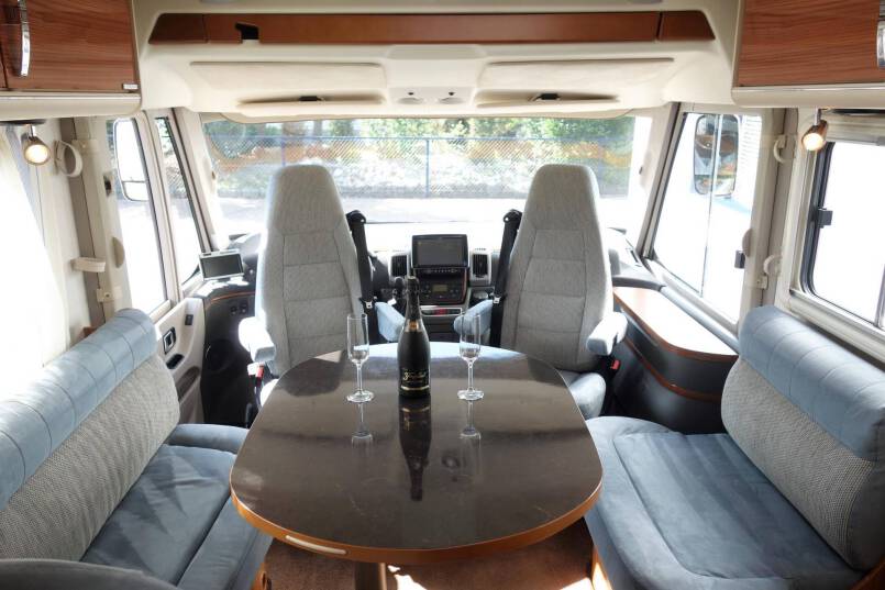 Hymer B 614 SL Star Edition Champagne, lange uitvoering met garage, vol optie 16