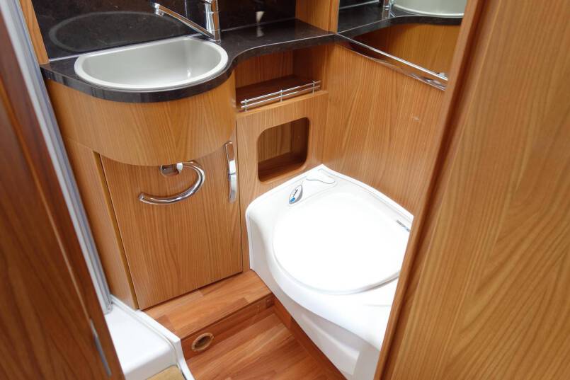 Hymer B 614 SL Star Edition Champagne, lange uitvoering met garage, vol optie 31