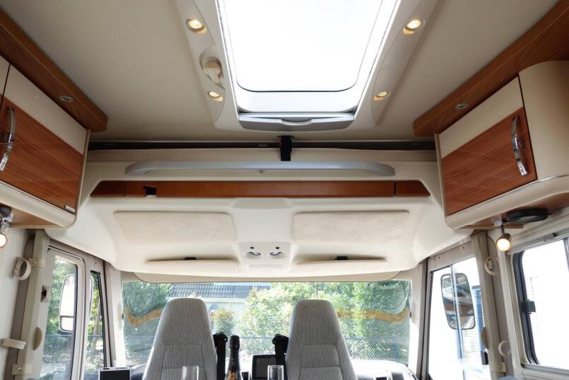 Hymer B 614 SL Star Edition Champagne, lange uitvoering met garage, vol optie 32