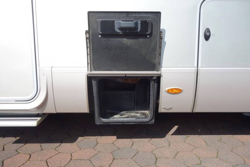 Hymer B 614 SL Star Edition Champagne, lange uitvoering met garage, vol optie 7