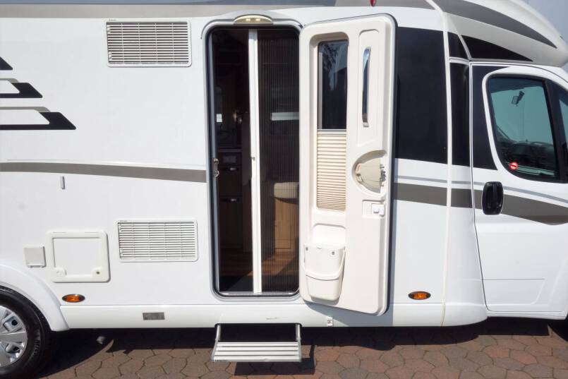 Hymer T 678 CL 180 pk AUTOMAAT MAXI chassis, 16’’ velgen, 2 aparte bedden 9