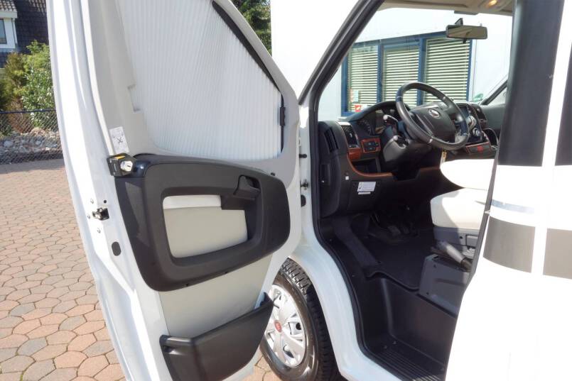 Hymer T 678 CL 180 pk AUTOMAAT MAXI chassis, 16’’ velgen, 2 aparte bedden 10