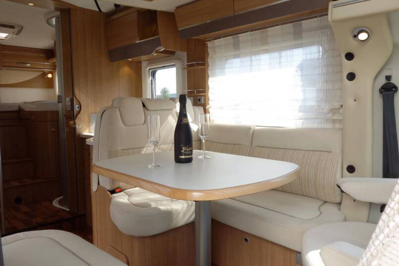 Hymer T 678 CL 180 pk AUTOMAAT MAXI chassis, 16’’ velgen, 2 aparte bedden 18