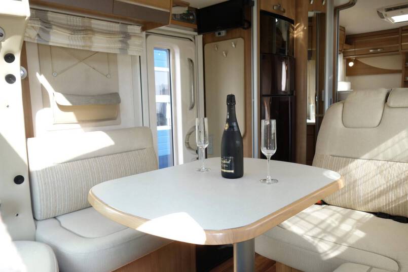Hymer T 678 CL 180 pk AUTOMAAT MAXI chassis, 16’’ velgen, 2 aparte bedden 19