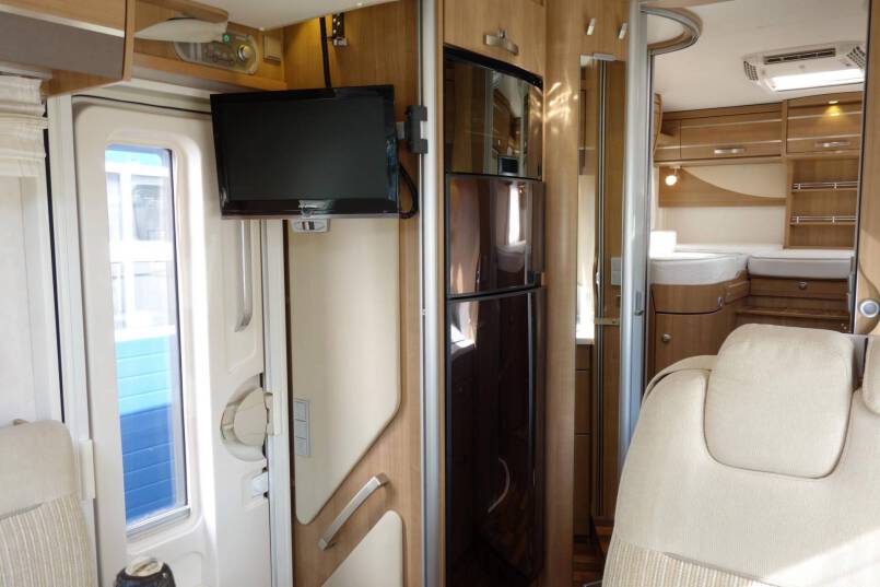 Hymer T 678 CL 180 pk AUTOMAAT MAXI chassis, 16’’ velgen, 2 aparte bedden 22