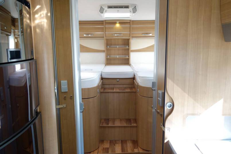 Hymer T 678 CL 180 pk AUTOMAAT MAXI chassis, 16’’ velgen, 2 aparte bedden 25