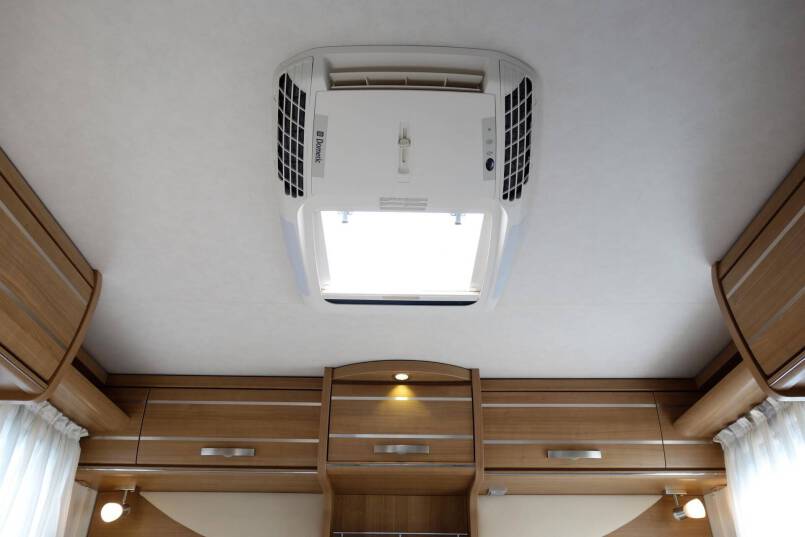Hymer T 678 CL 180 pk AUTOMAAT MAXI chassis, 16’’ velgen, 2 aparte bedden 28
