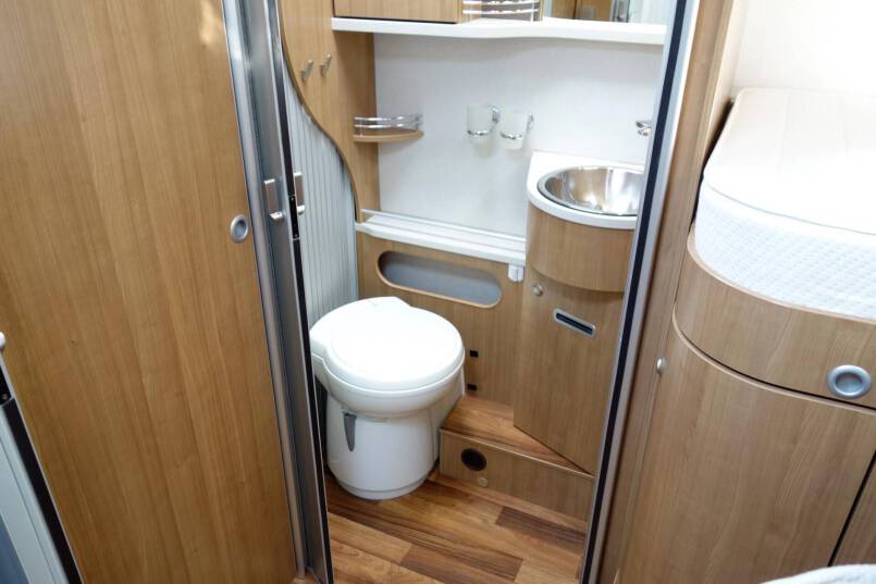Hymer T 678 CL 180 pk AUTOMAAT MAXI chassis, 16’’ velgen, 2 aparte bedden 30