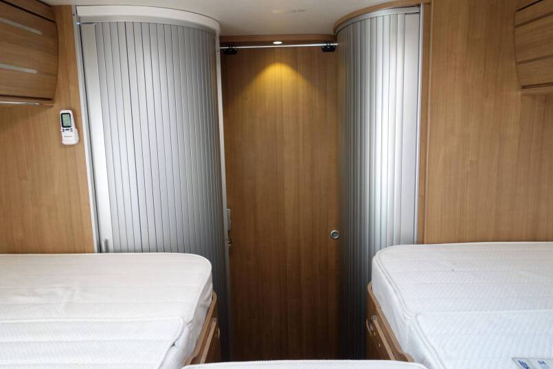 Hymer T 678 CL 180 pk AUTOMAAT MAXI chassis, 16’’ velgen, 2 aparte bedden 32