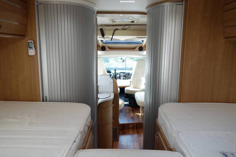 Hymer T 678 CL 180 pk AUTOMAAT MAXI chassis, 16’’ velgen, 2 aparte bedden 33