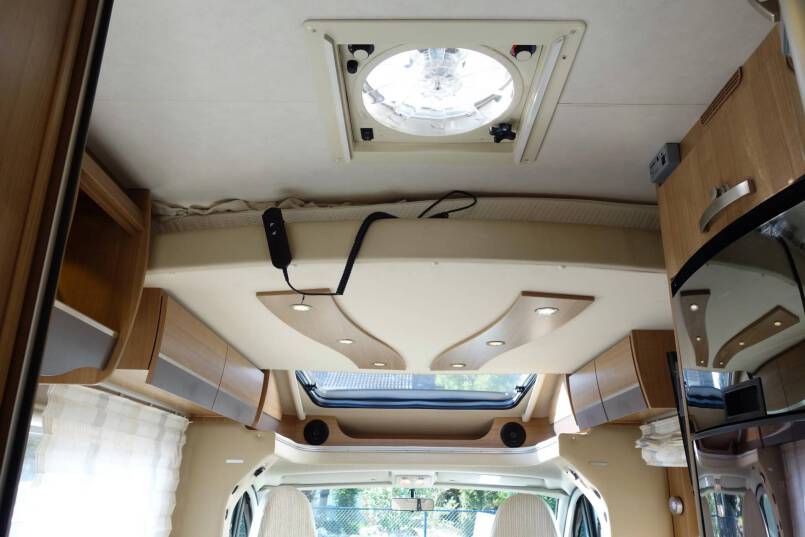 Hymer T 678 CL 180 pk AUTOMAAT MAXI chassis, 16’’ velgen, 2 aparte bedden 34