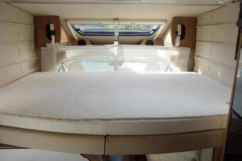 Hymer T 678 CL 180 pk AUTOMAAT MAXI chassis, 16’’ velgen, 2 aparte bedden 35