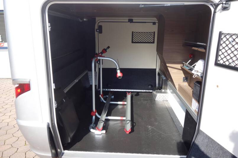 Hymer B 674 SL SupremeLine AUTOMAAT, 180 pk, Crystal-Zilver metallic, 2 aparte bedden 15
