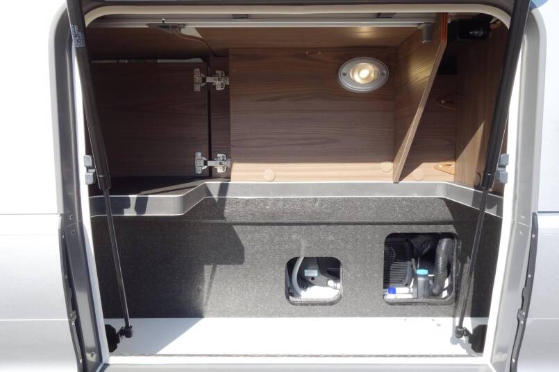 Hymer B 674 SL SupremeLine AUTOMAAT, 180 pk, Crystal-Zilver metallic, 2 aparte bedden 18