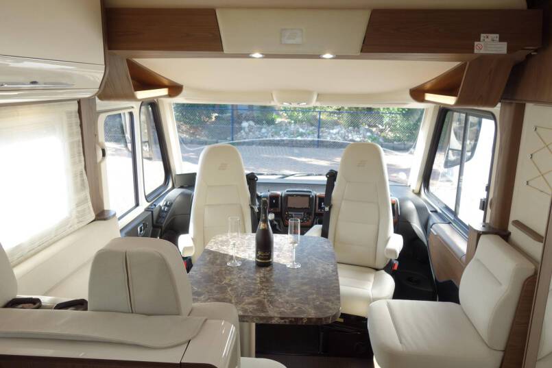 Hymer B 674 SL SupremeLine AUTOMAAT, 180 pk, Crystal-Zilver metallic, 2 aparte bedden 23