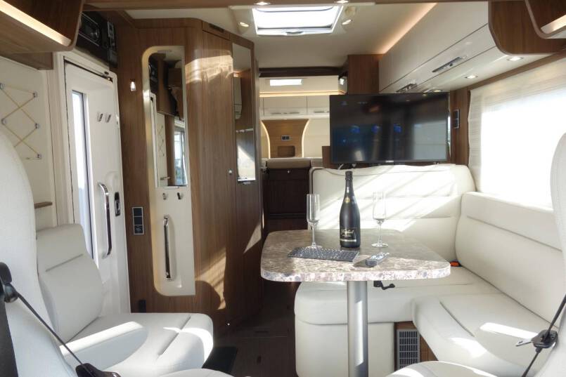 Hymer B 674 SL SupremeLine AUTOMAAT, 180 pk, Crystal-Zilver metallic, 2 aparte bedden 27