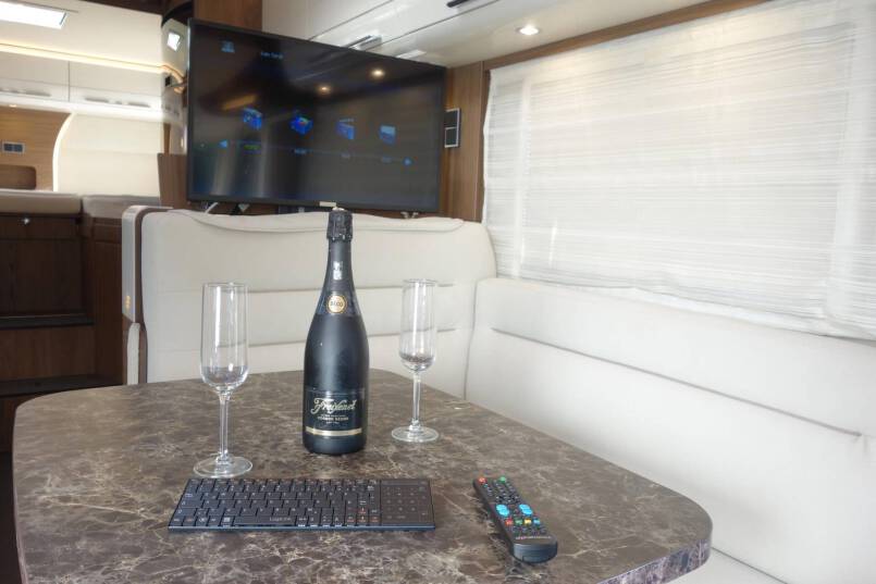 Hymer B 674 SL SupremeLine AUTOMAAT, 180 pk, Crystal-Zilver metallic, 2 aparte bedden 30